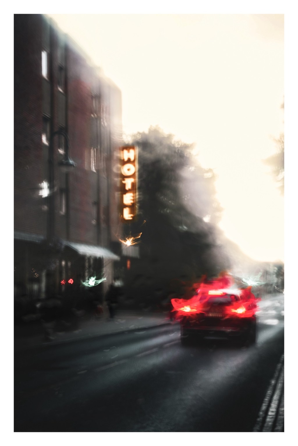 Levanger i regn ( gjennom et bilvindu&nbsp;)